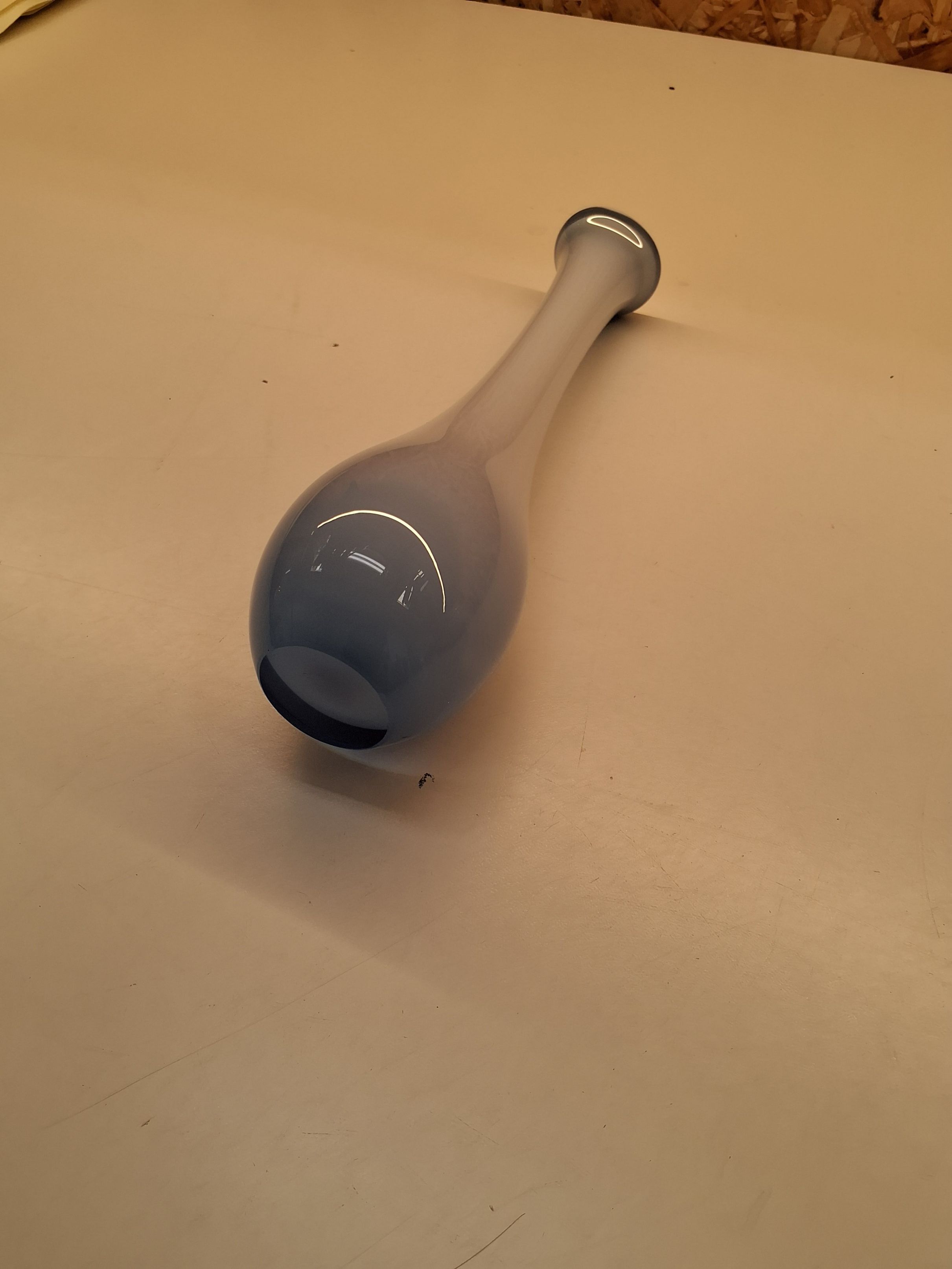 0paline vase